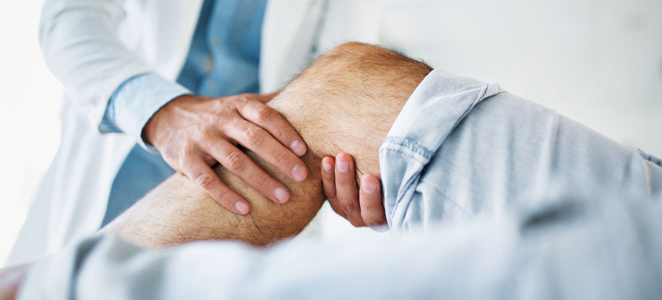 Behandlung bei Schmerzen und nach Verletzungen am Knie